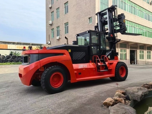 30T zware heftruck met oranje rode Yuchai-motor en voor- of achterwiel stuurcontainer