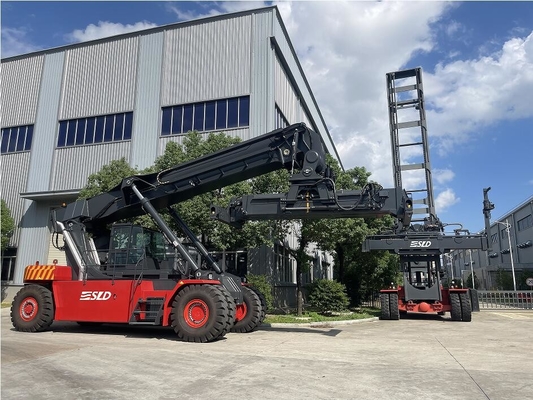 Behandelingscontainer Reach Stacker met een bedrijfsgewicht van 71400 kg