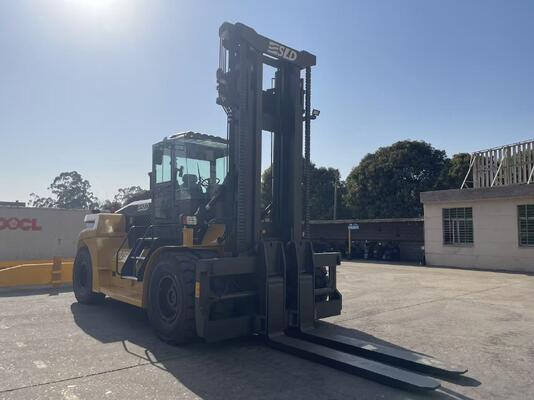 15000 kg Dienstgewicht Zware Hefruck Met Aangepaste Opties Die Prestaties en Veiligheid Bieden bij het Hanteren van Zwaar Materiaal