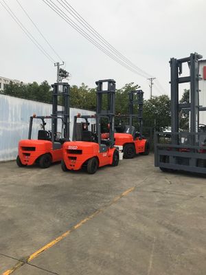 Mitsubishi-Motor 3000mm Mast 4 Ton Diesel Forklift Truck