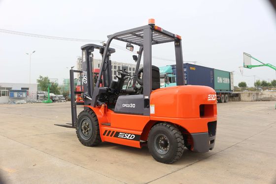 3 Ton Diesel Counterbalance Forklift Truck met Vierwielige Pneumatische Band
