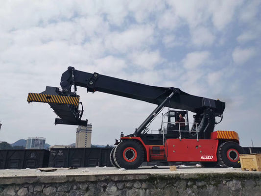 Container Reach Stacker met CUMMINS QSM11-330 Motor Nieuwe Kessler L102 As ZF 5WG261 AUTO