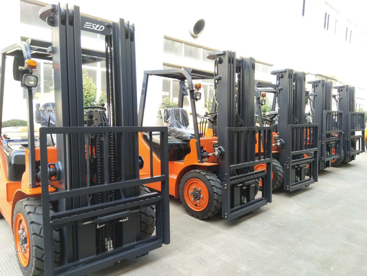 Automatische Transmissiediesel 2,5 Ton Diesel Forklift With Double/Triplex Volledige Vrije Mast